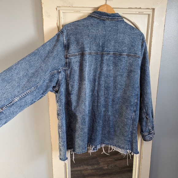 Raw hem denim shirt jacket - Picture 4 of 6